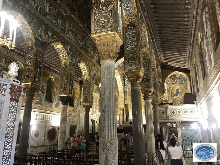 Blick in die Cappella Palatina vom Eingang aus