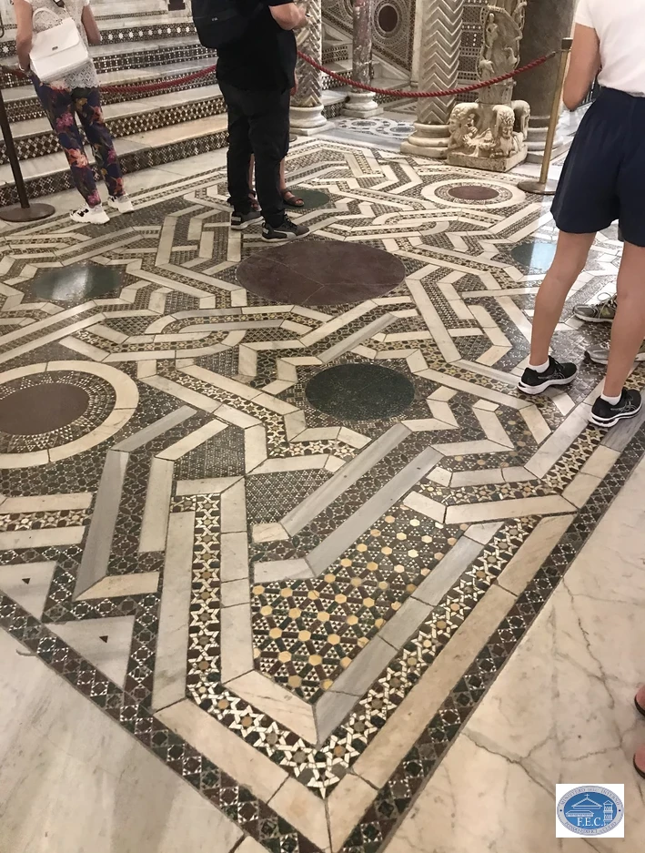 Bodenmosaike aus Pohyr Marmor in der Capella Palatina
