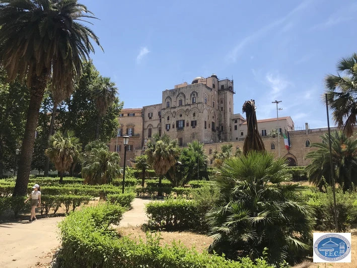 Der Torre Pisana vom Park derVilla Vonanno aus