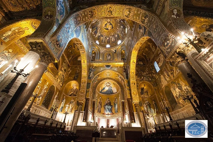 Die Kuppel mit Christus als Pantokrator über dem Hauptaltar in der Cappella Palatina