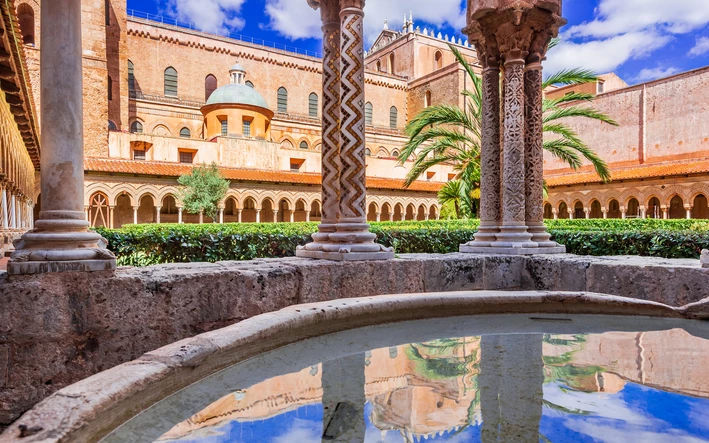 Brunnen am Kreuzgang im Dom von Monreale