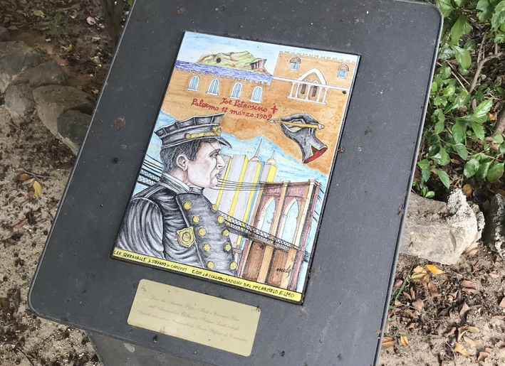 Die Gedenktafel für Joe Petrosino im Giardino Garibaldi
