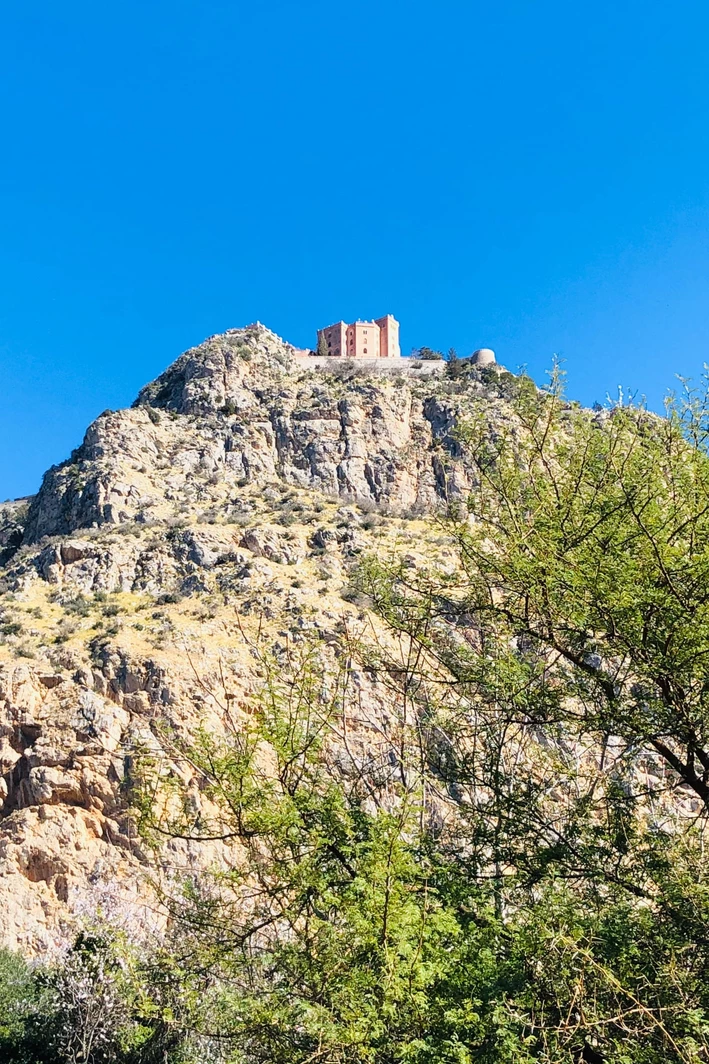 Castello Utveggio auf dem Vorgebirge des Monte Pellegrino