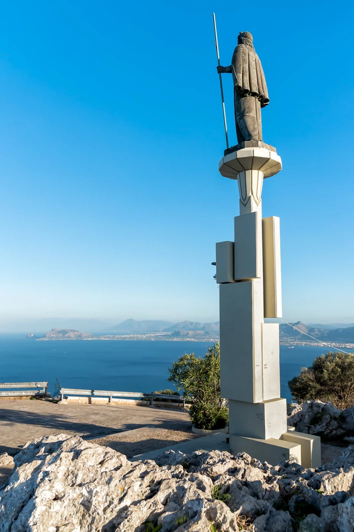 Statue der heiligen Santa Rosalia auf dem Monte Pellegrino