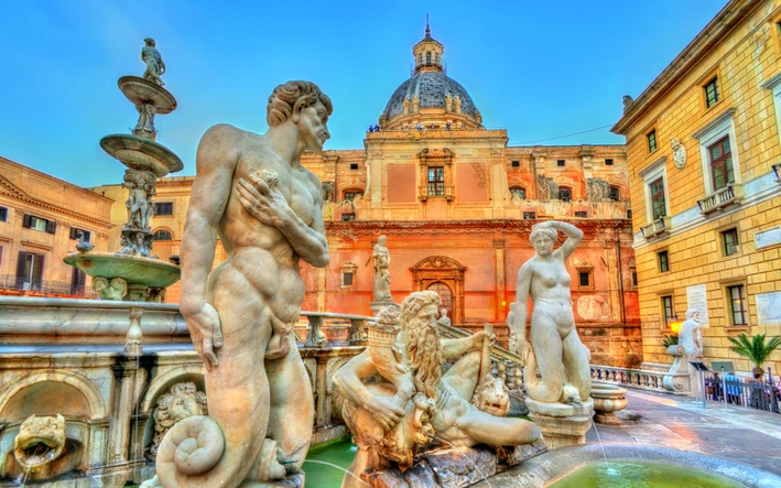Statuen von nackten Flussgöttern und einer Nymphe an der Fontana Pretoria 