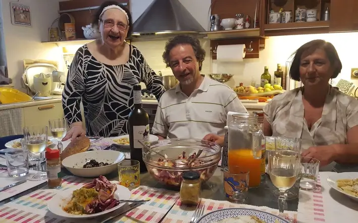 Die Familie Rusignuolo beim palermitanischen Essen