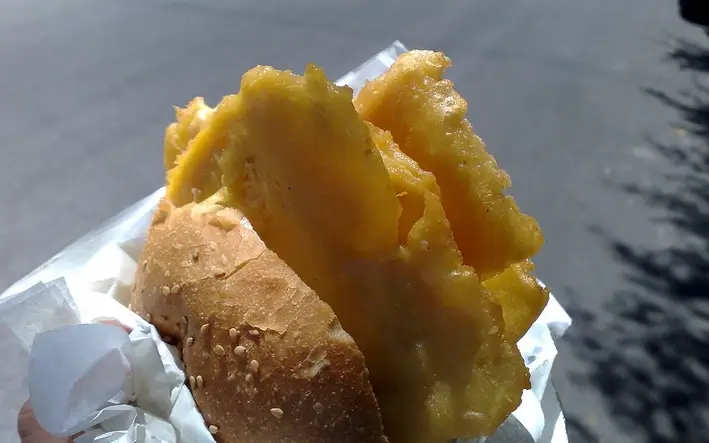 Panelle im Brötchen