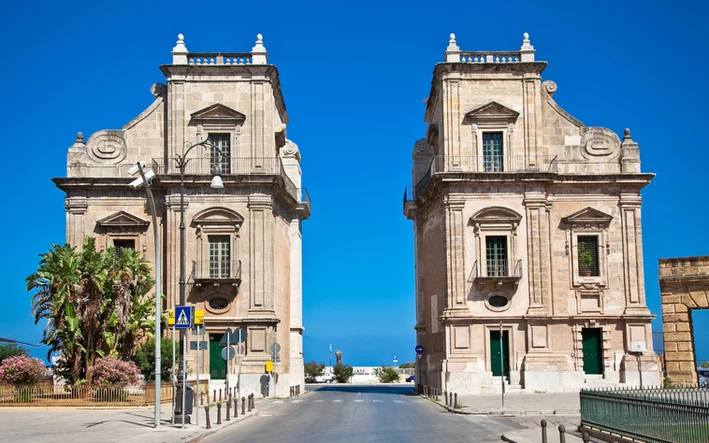 Blick auf den Porto Felice vom Corso Vittorio Emanuele