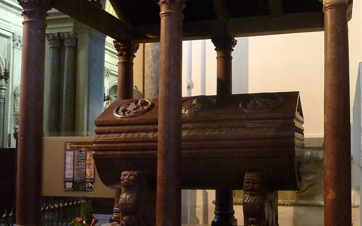 Sarkophag von Friedrich II. in der Kathedrale von Palermo