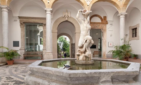Brunnen im Innenhof des Museum Salinas