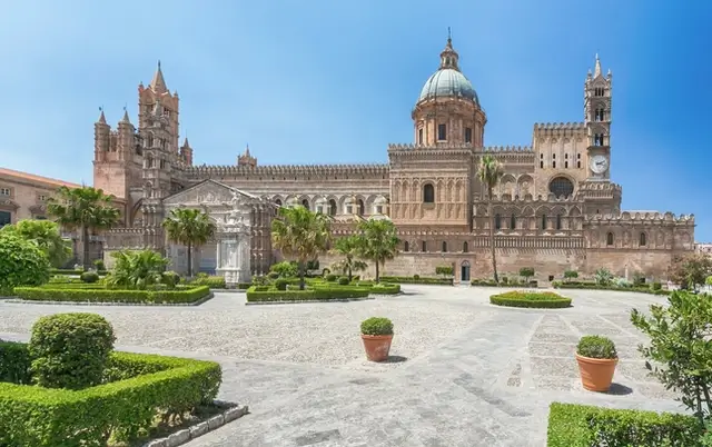 Blick auf die Kathedrale in Palermo