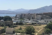 Das Castello a Mare neben dem Yachthafen