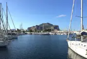 Blick auf den Monte Pellegrino vom Yachthafen aus