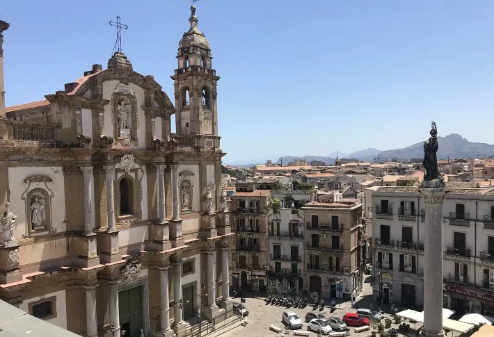Blick von der Terrasse des Cafe Obica auf die Kirche San Domenico
