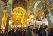 Besucher in der Cappella Palatina