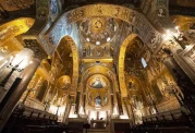 Die Kuppel mit Christus als Pantokrator über dem Hauptaltar in der Cappella Palatina