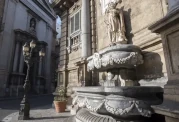 Ein Brunnen an der Quattro Canti in Palermo